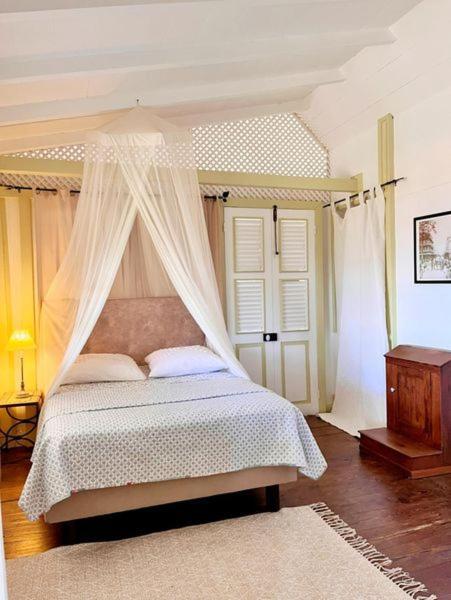Habitation La Reine Du Camp Chambres D'Hotes Сейнт Клод Екстериор снимка