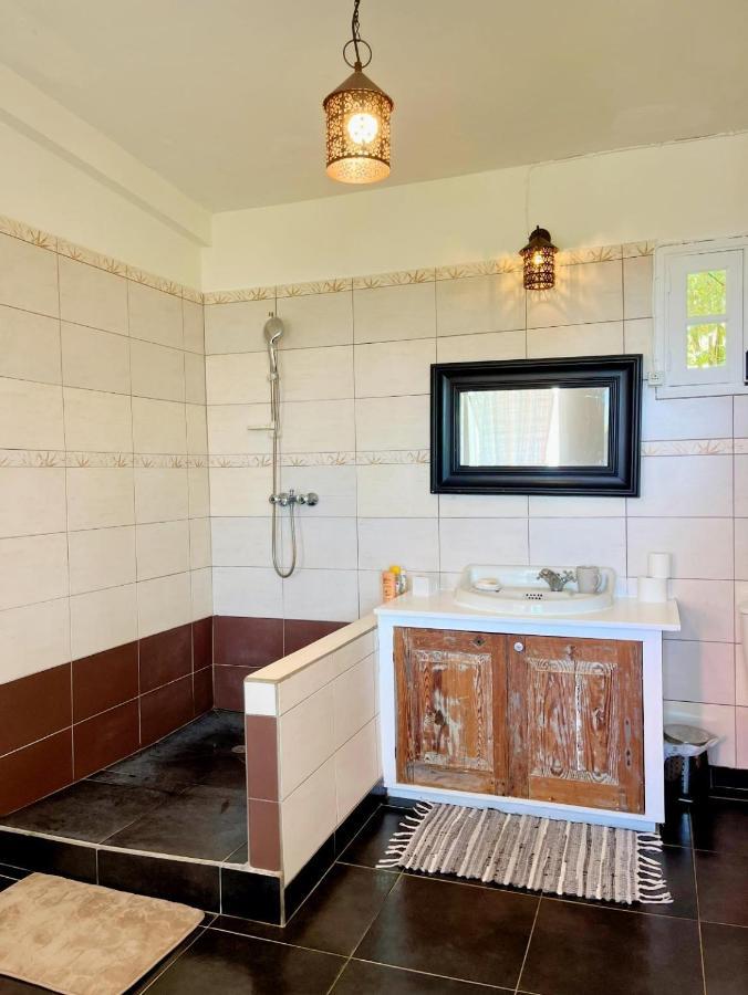 Habitation La Reine Du Camp Chambres D'Hotes Сейнт Клод Екстериор снимка